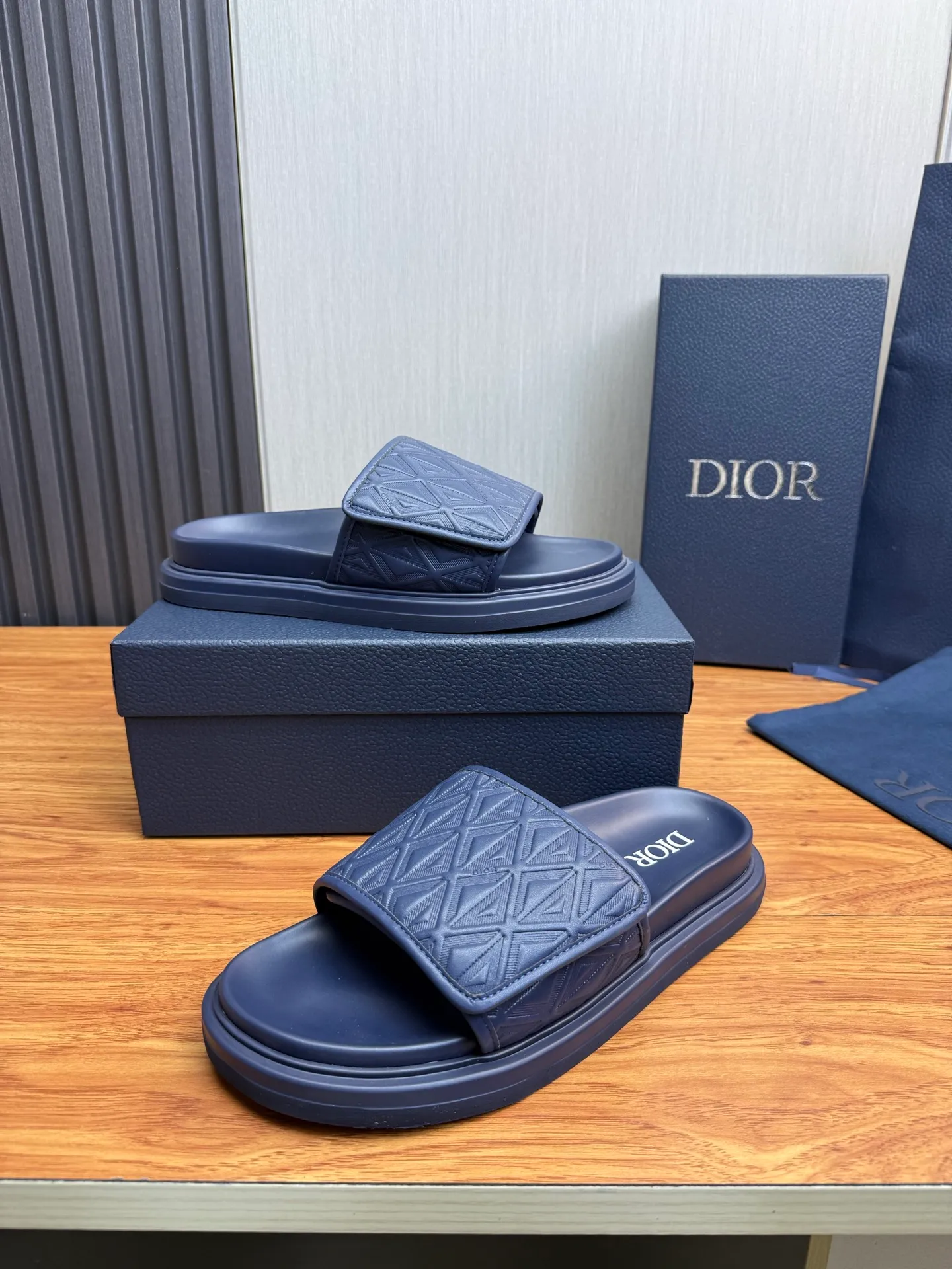 Men's shoes 280💰 Dior. Men's slippers🩴Official website 1:1 production 38-45 yards 45 46 🉑️Customized original material shipped✅